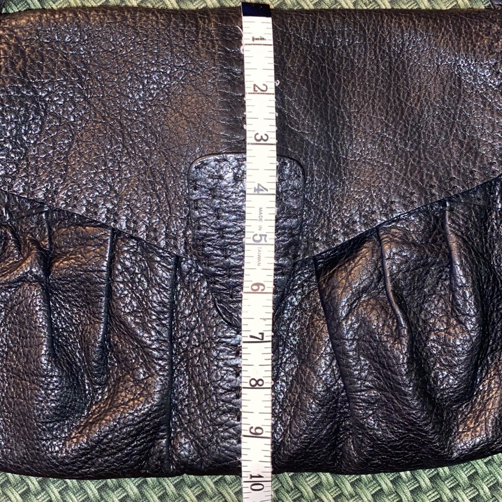 Valentino Garavani Black Leather Shoulder Bag - Picture 11 of 14